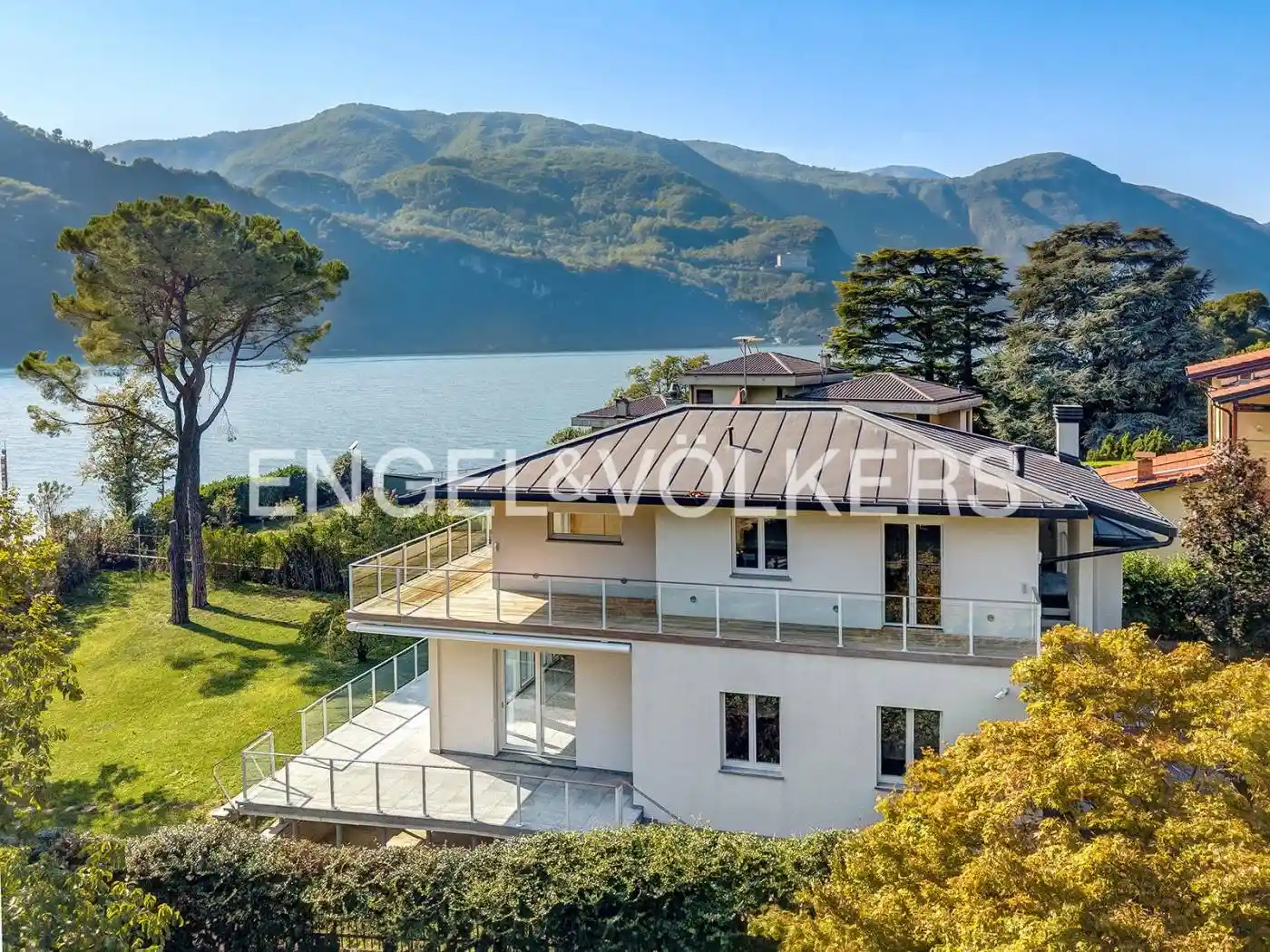 Villa in vendita a Abbadia Lariana