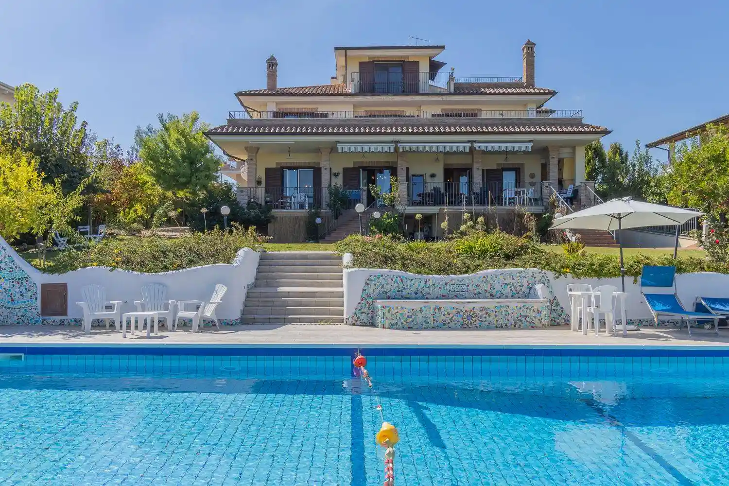 Villa in vendita a Controguerra
