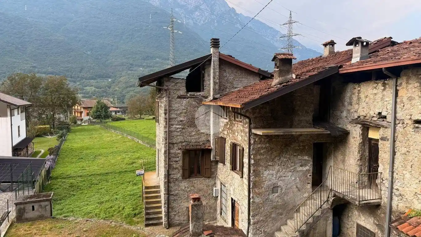 Casa indipendente in vendita a Breno
