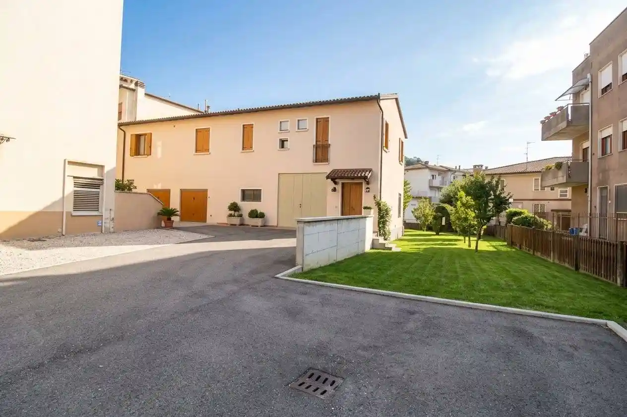 Villa in vendita a Castelgomberto