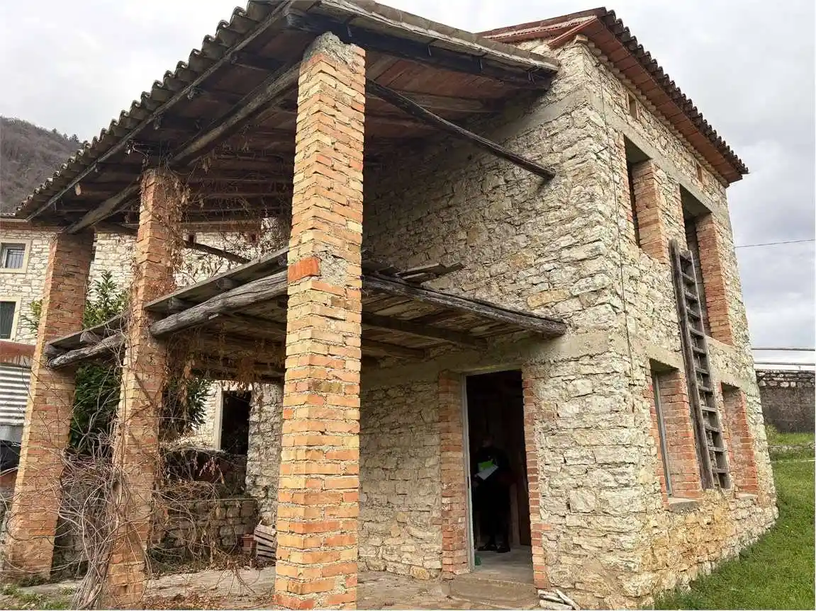 Rustico - Casale in vendita a Revine Lago