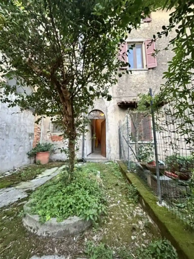 Casa indipendente in vendita a Volta Mantovana