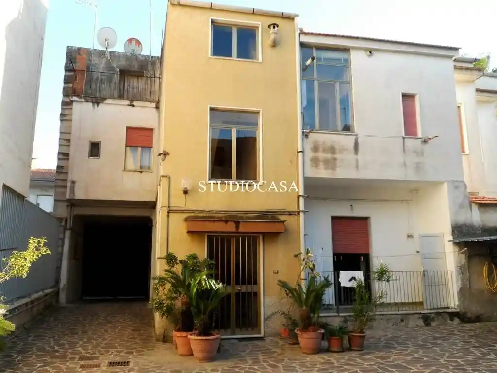 Palazzo - Edificio in vendita a Caserta