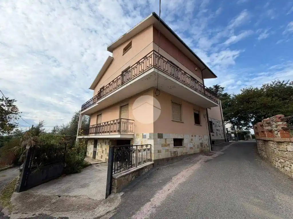Appartamento in vendita a Fara in Sabina