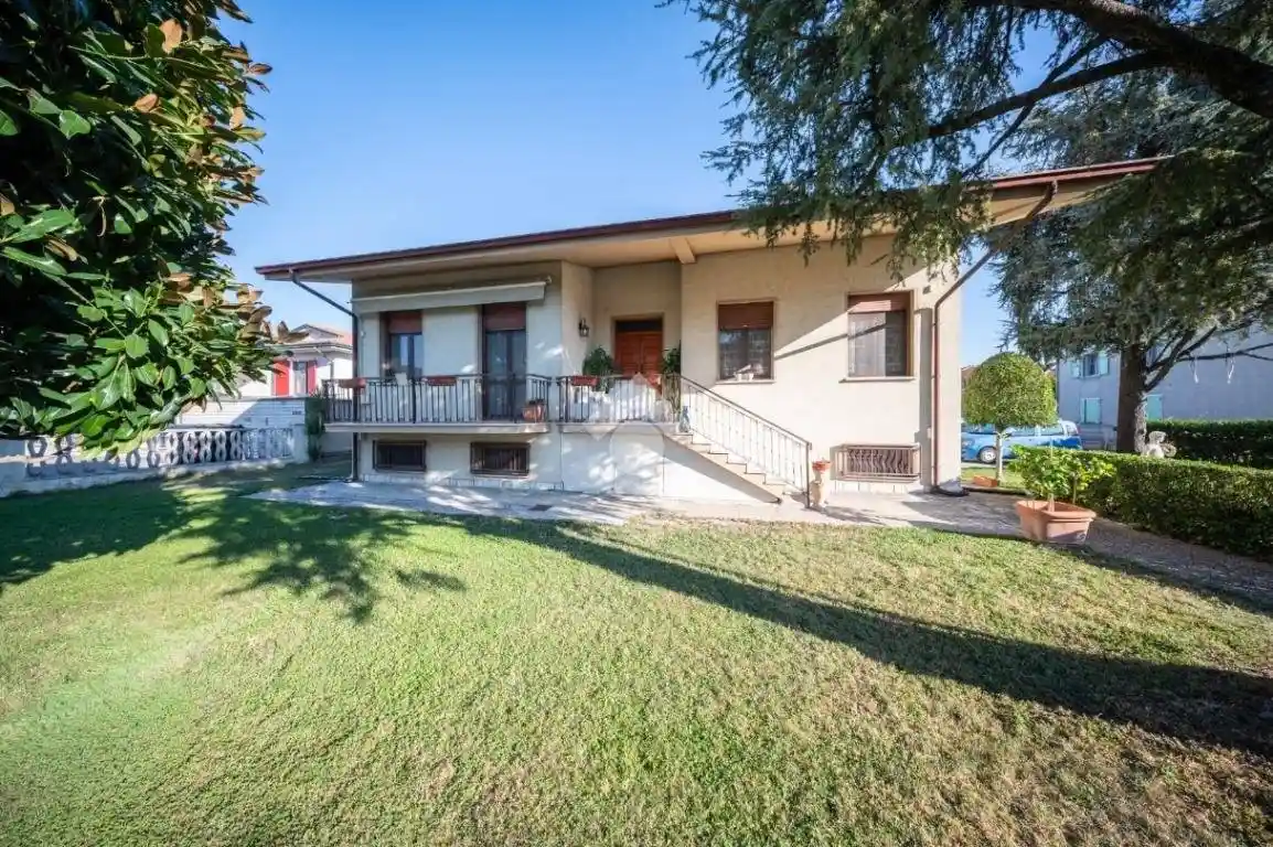 Villa in vendita a Pegognaga