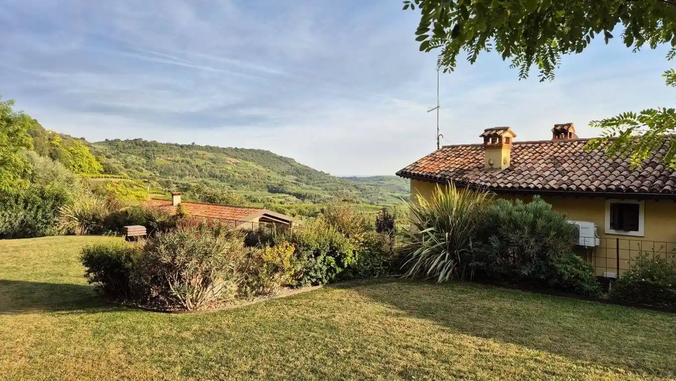 Rustico - Casale in vendita a Soave