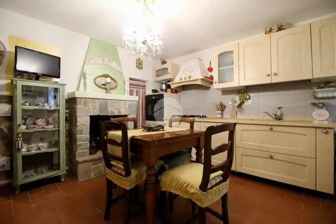 Casa indipendente in vendita a Vernio