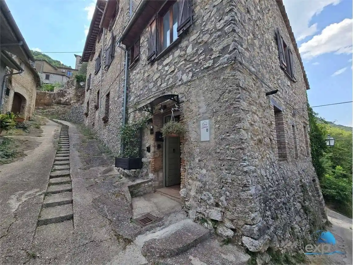 Casa indipendente in vendita a Stroncone