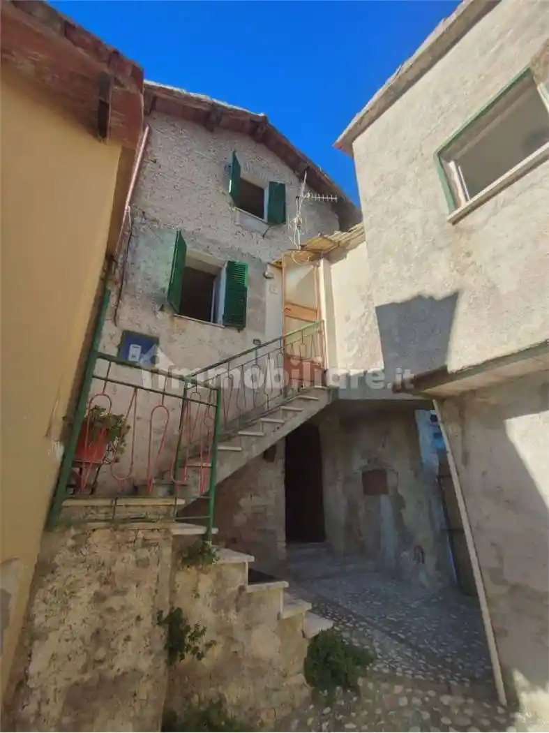 Casa indipendente in vendita a Spoleto