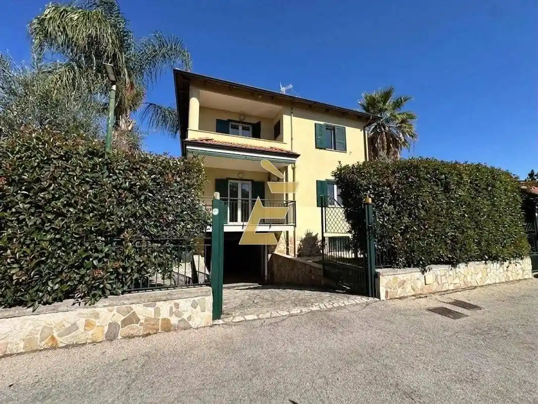Villa in vendita a Giugliano in Campania