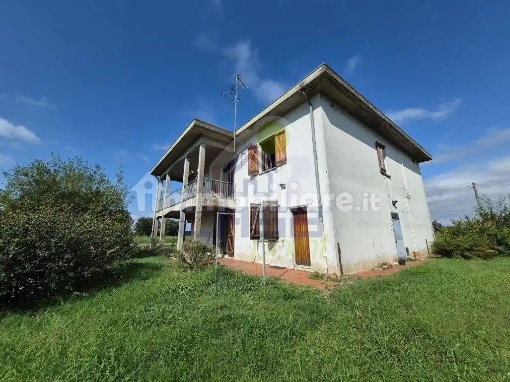 Casa indipendente in vendita a Gadesco-Pieve Delmona