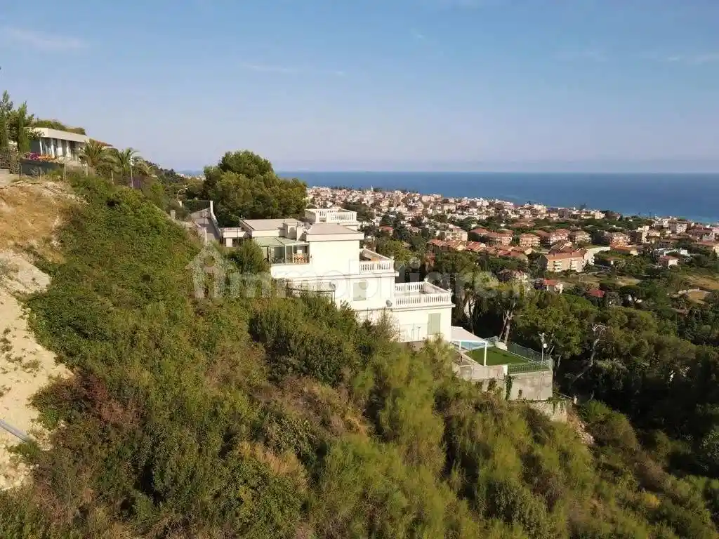 Villa in vendita a Bordighera