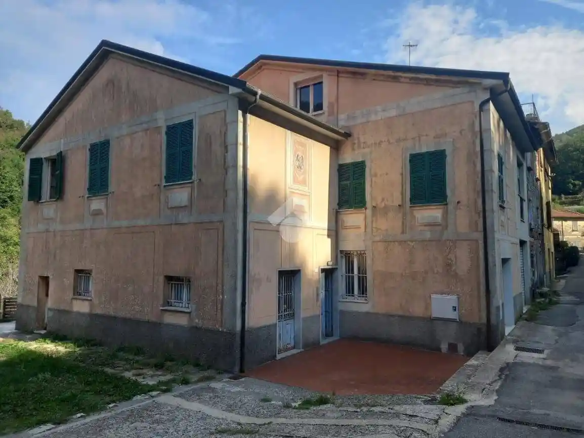 Casa indipendente in vendita a Mezzanego