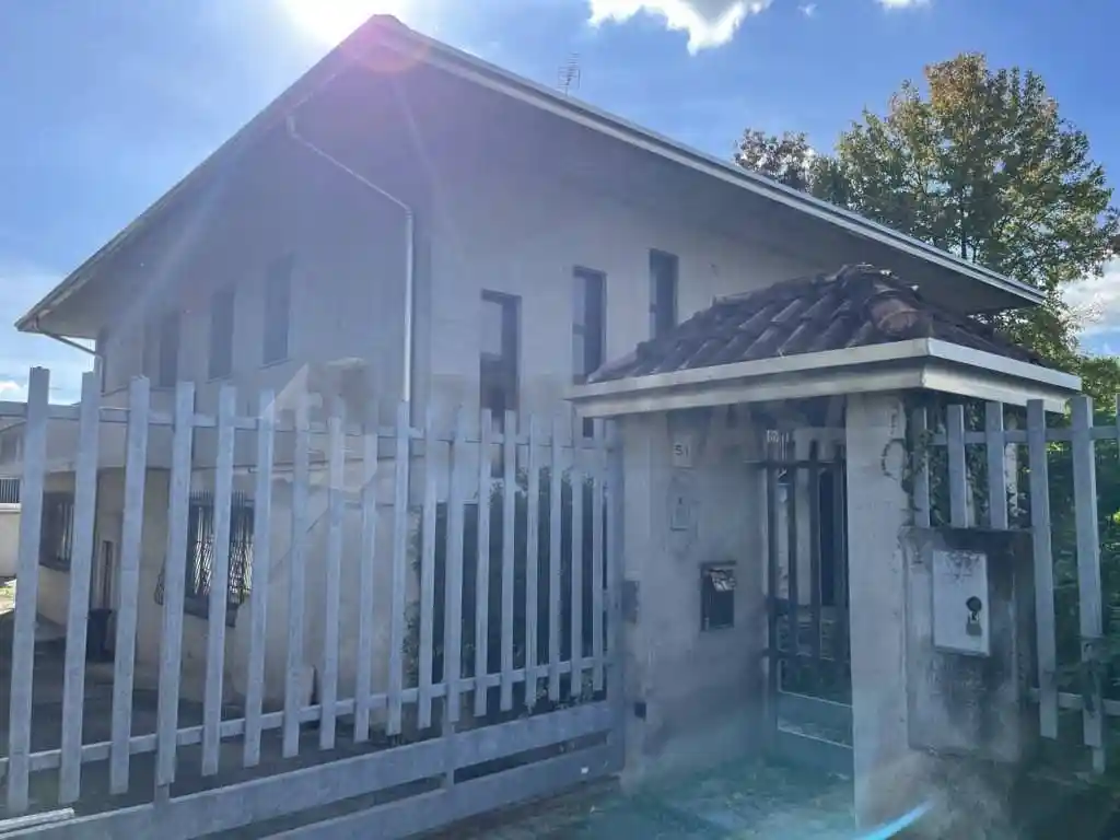 Villa in vendita a Cardano al Campo