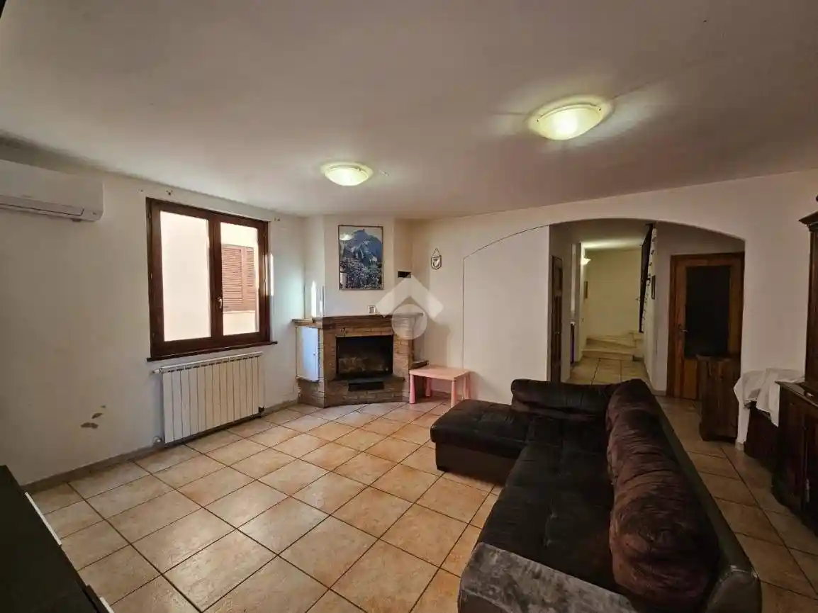 Casa indipendente in vendita a Valtopina