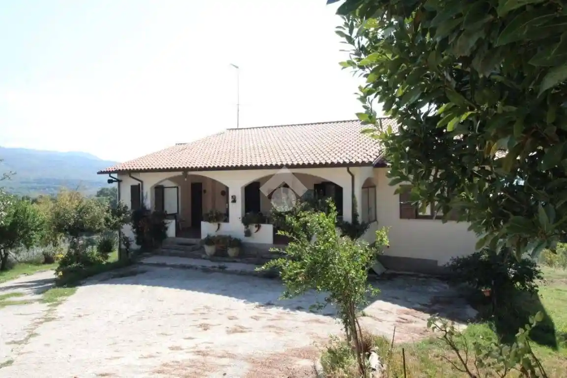 Villa in vendita a Torricella in Sabina