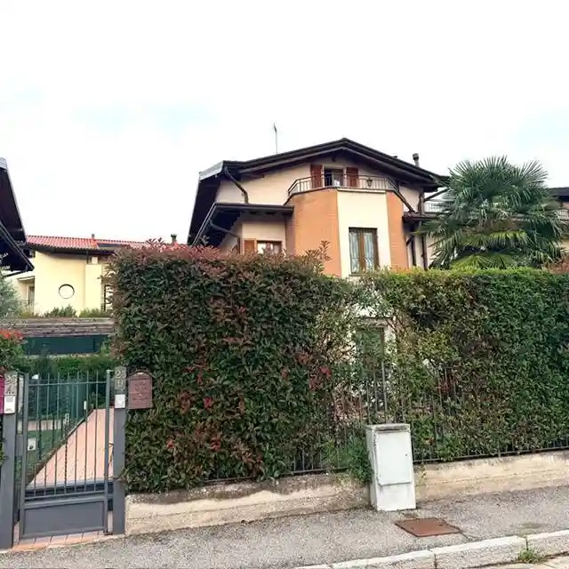 Appartamento in vendita a Faloppio