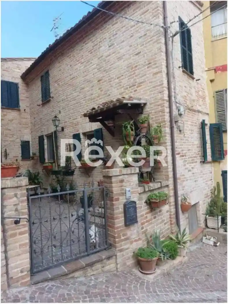Casa indipendente in vendita a Montedinove