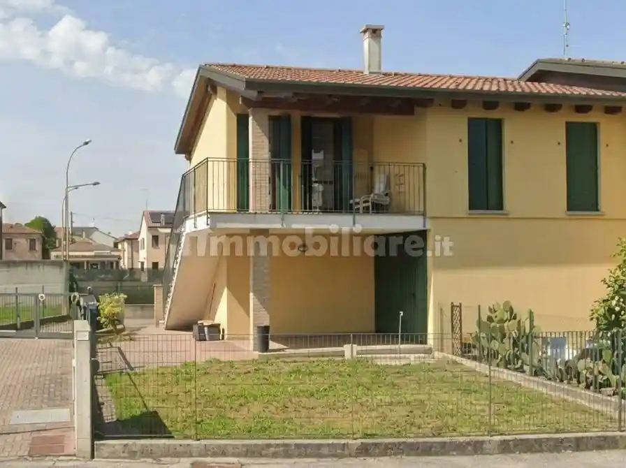 Appartamento in affitto a Agna