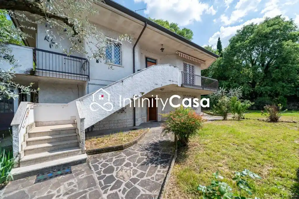 Villa in vendita a Castelnuovo del Garda