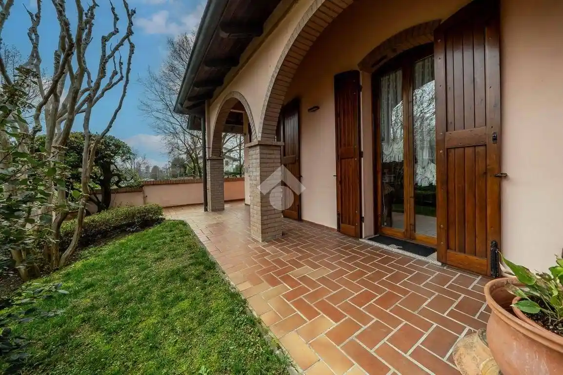 Villa in vendita a Gattatico