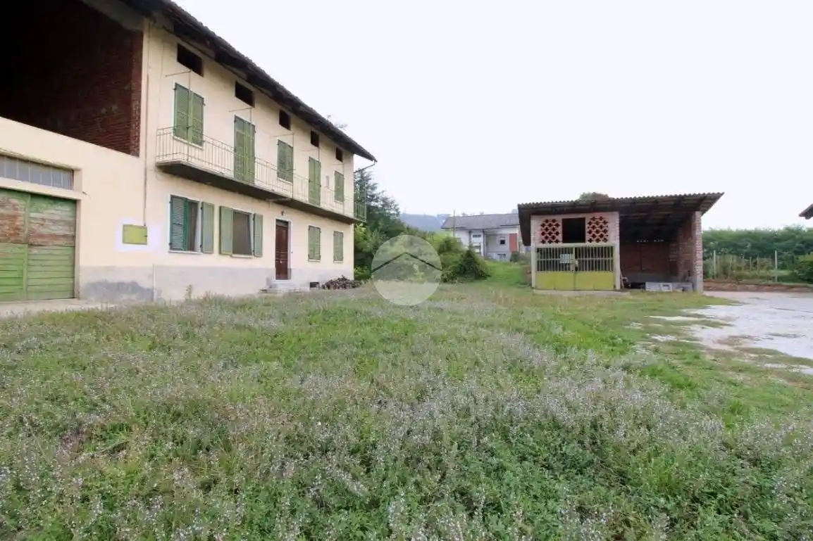 Rustico - Casale in vendita a Santa Vittoria d'Alba