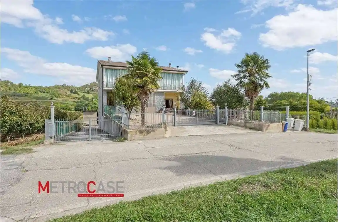 Villa in vendita a Corneliano d'Alba