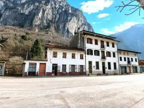 Palazzo - Edificio in vendita a Valbrenta