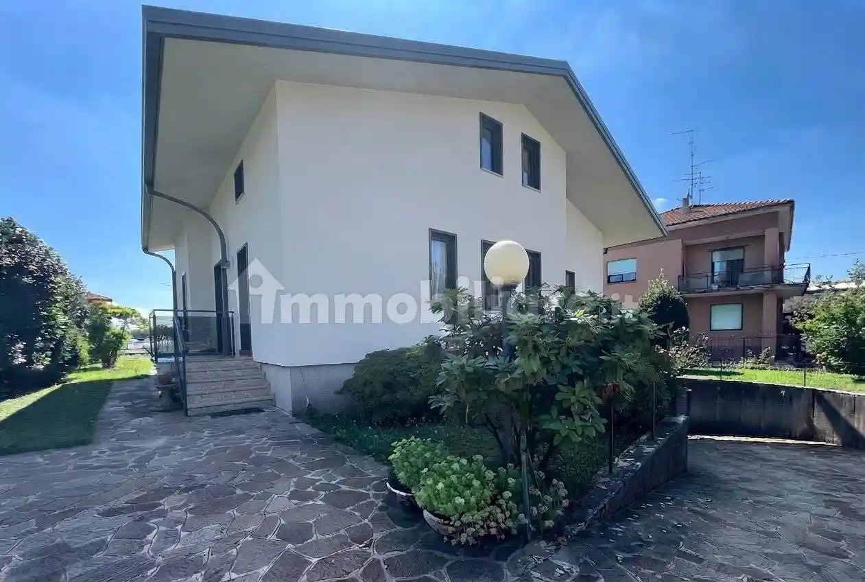 Villa in vendita a Olgiate Comasco