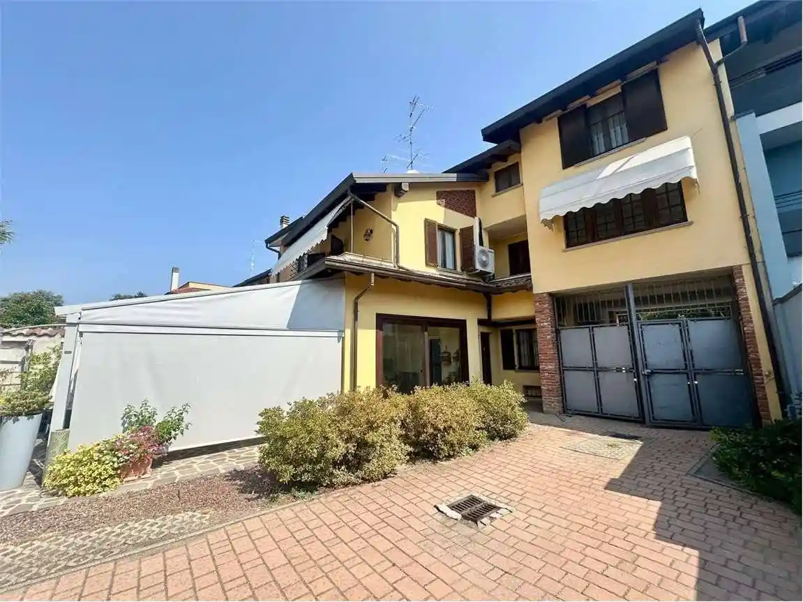 Villa in vendita a Galliate