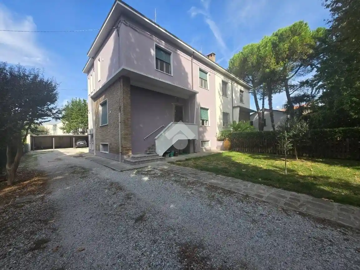 Villa in vendita a Russi