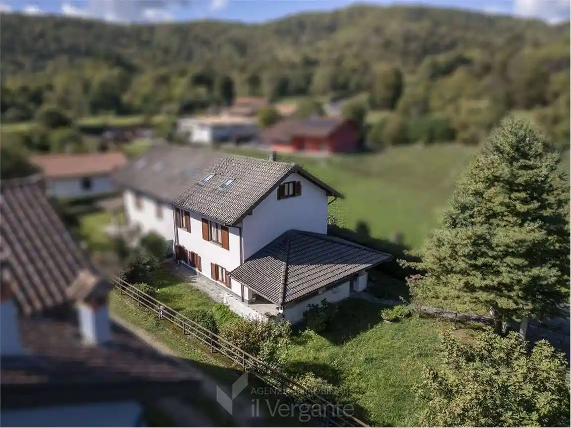 Villa in vendita a Nebbiuno