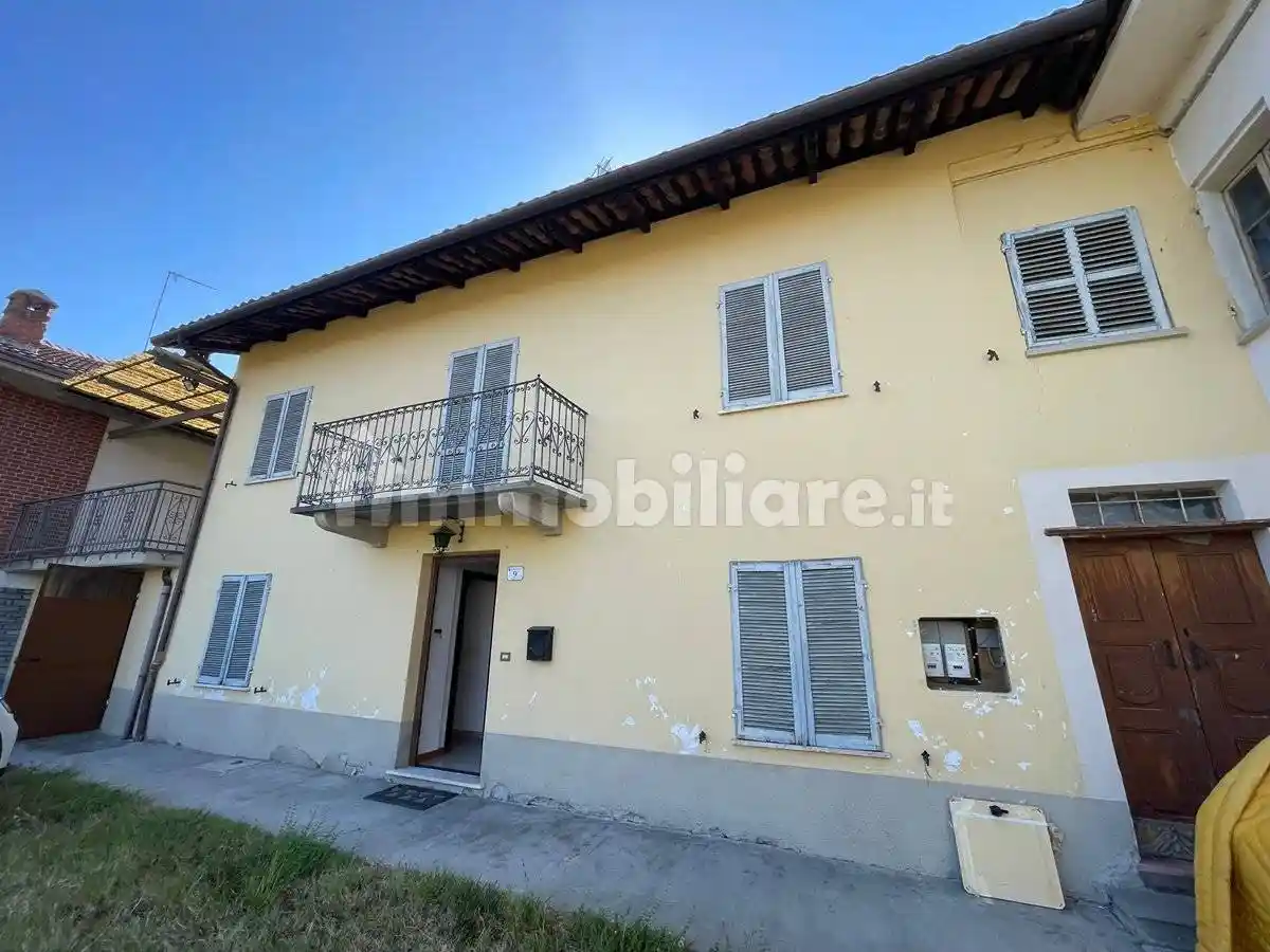 Rustico - Casale in vendita a Castiglione Tinella