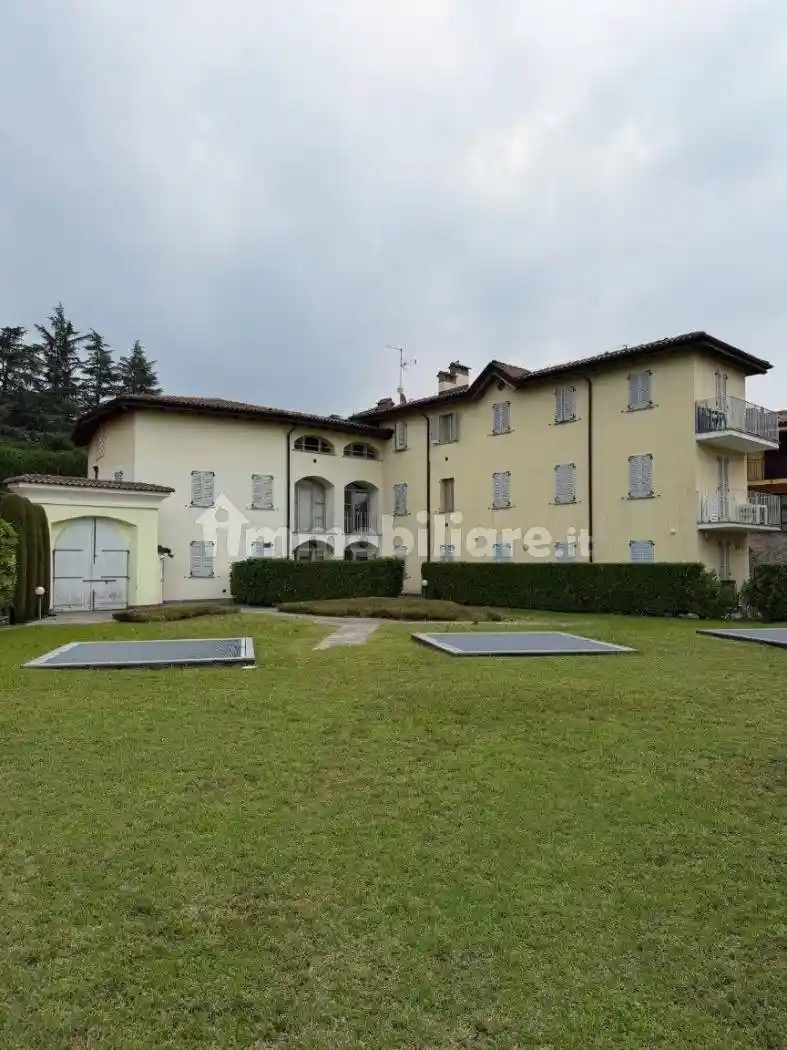 Appartamento in vendita a Longone al Segrino