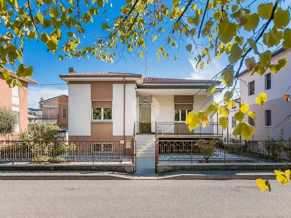 Villa in vendita a Sommacampagna