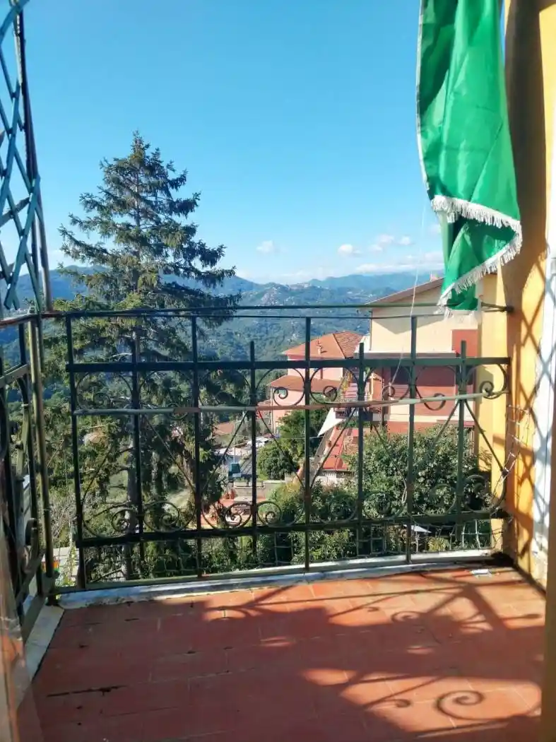 Appartamento in vendita a Vezzano Ligure