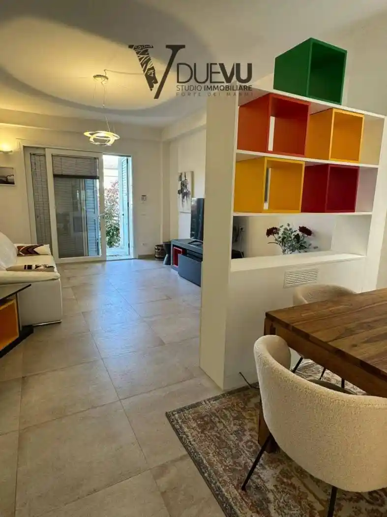 Appartamento in vendita a Montignoso
