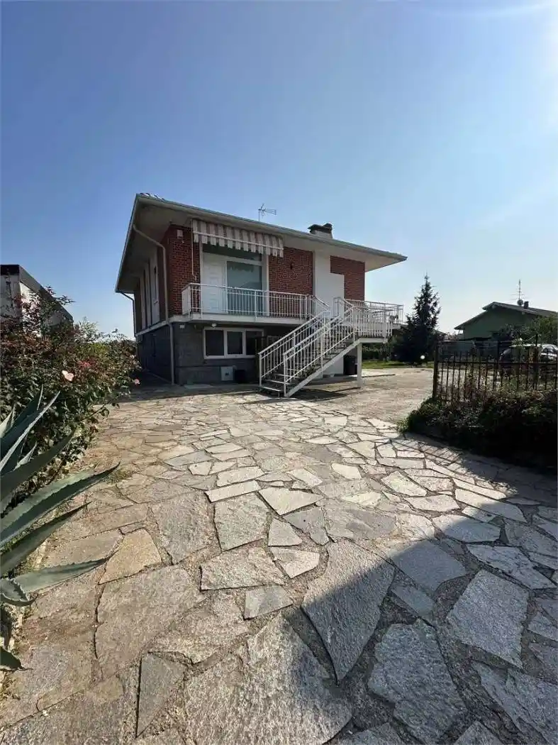 Villa in vendita a Oleggio