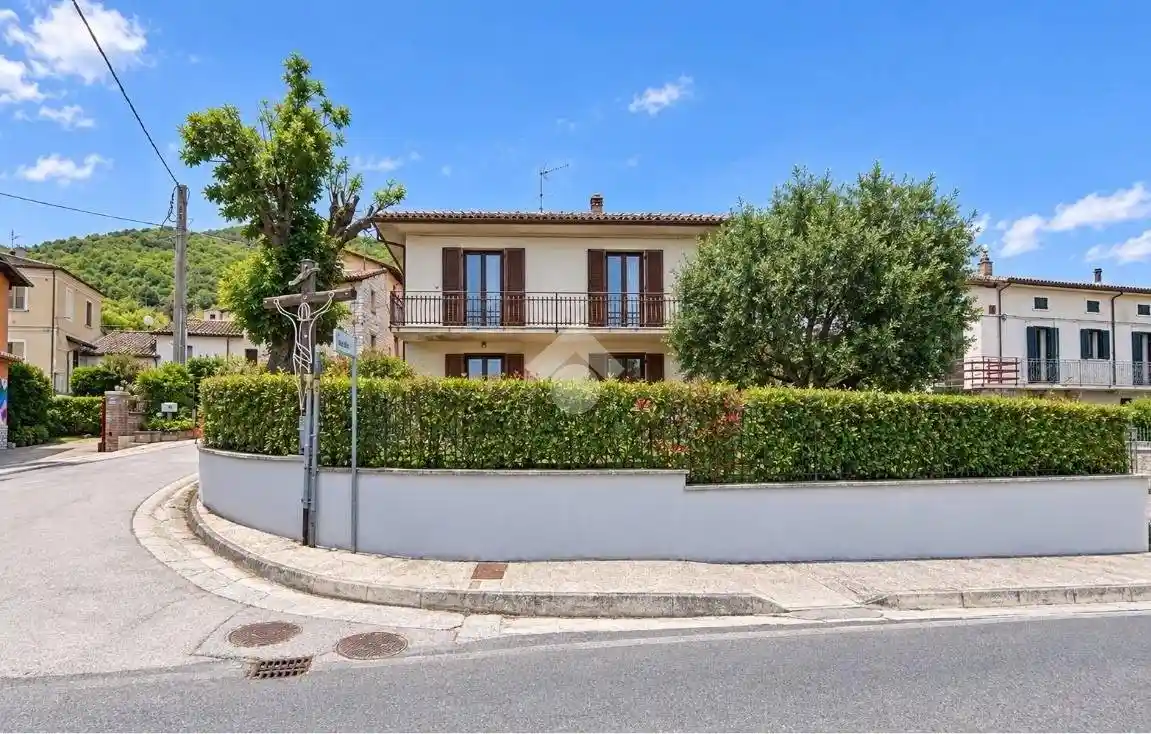 Casa indipendente in vendita a Fossato di Vico