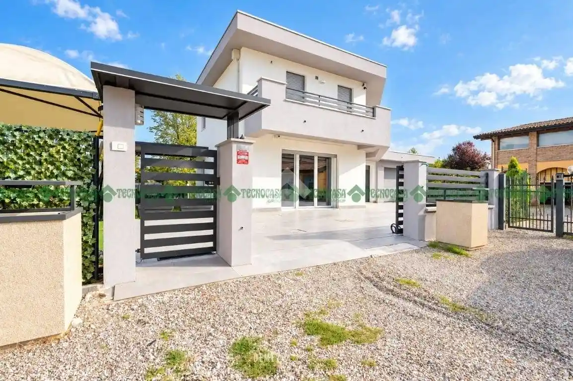 Villa in vendita a Castelfranco Emilia