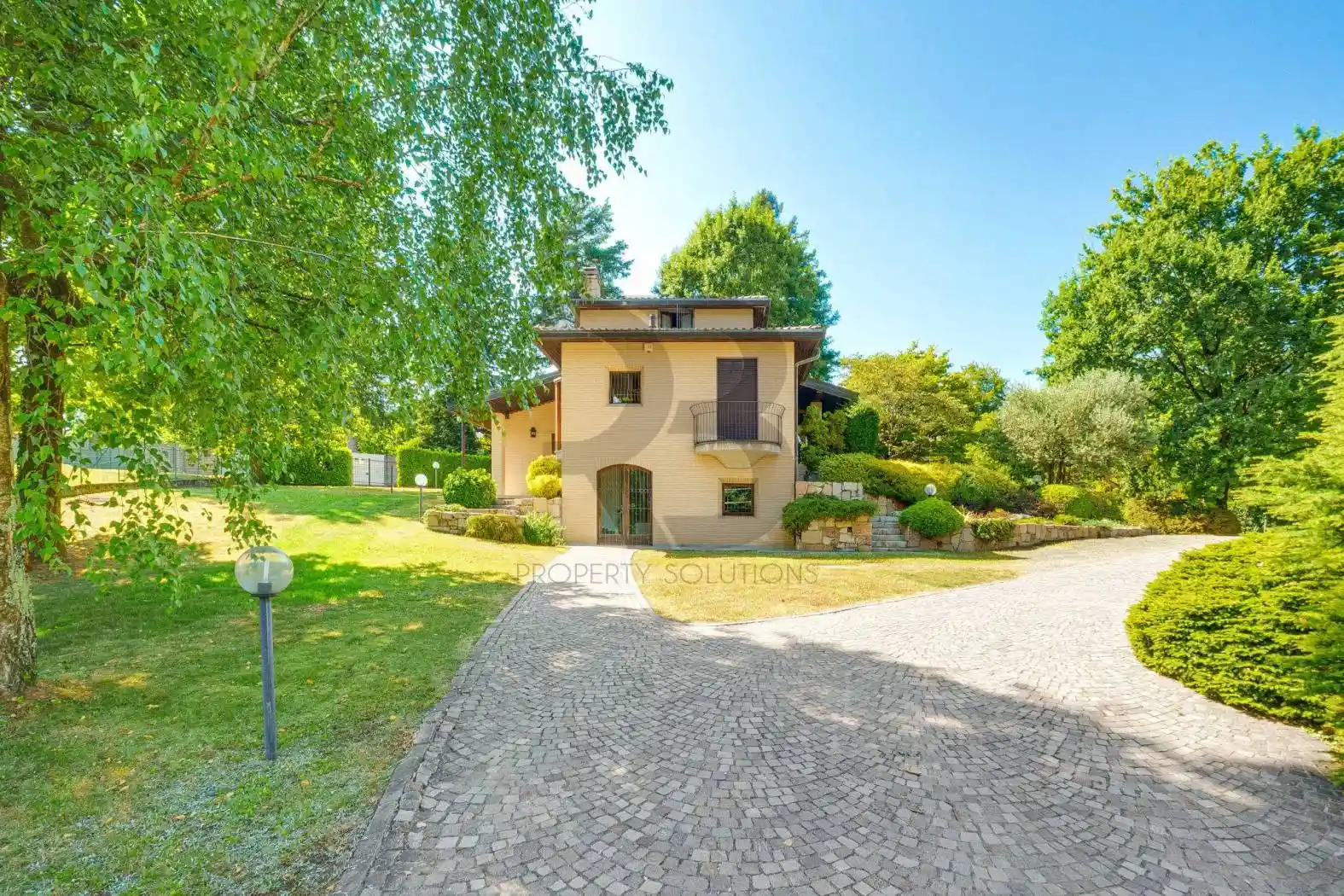 Villa in vendita a Venegono Superiore