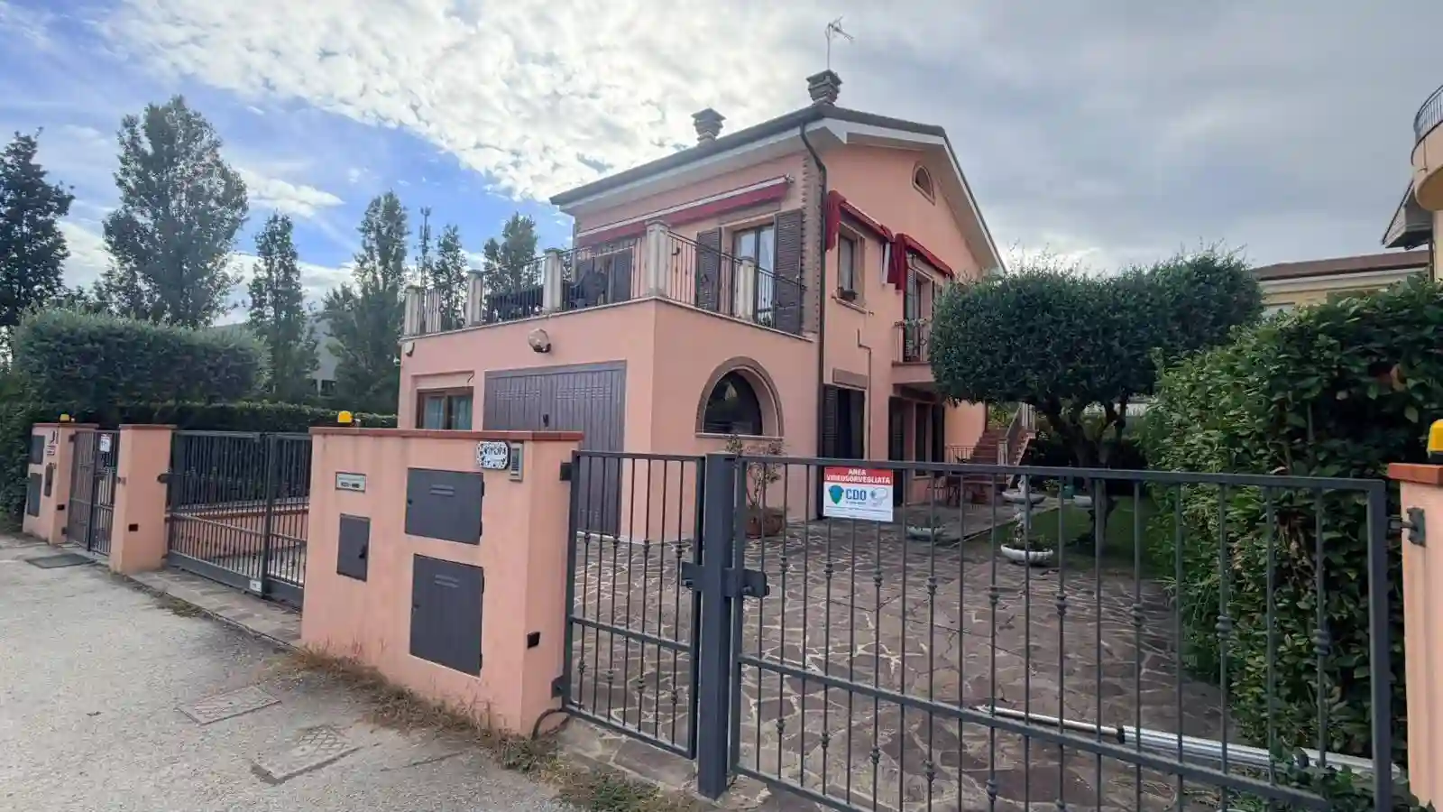 Villa - foto 2
