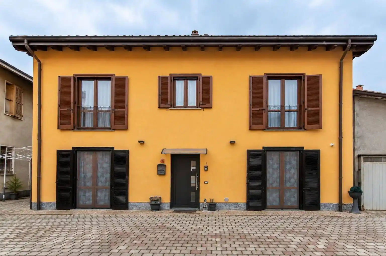 Casa indipendente in vendita a Lonate Ceppino