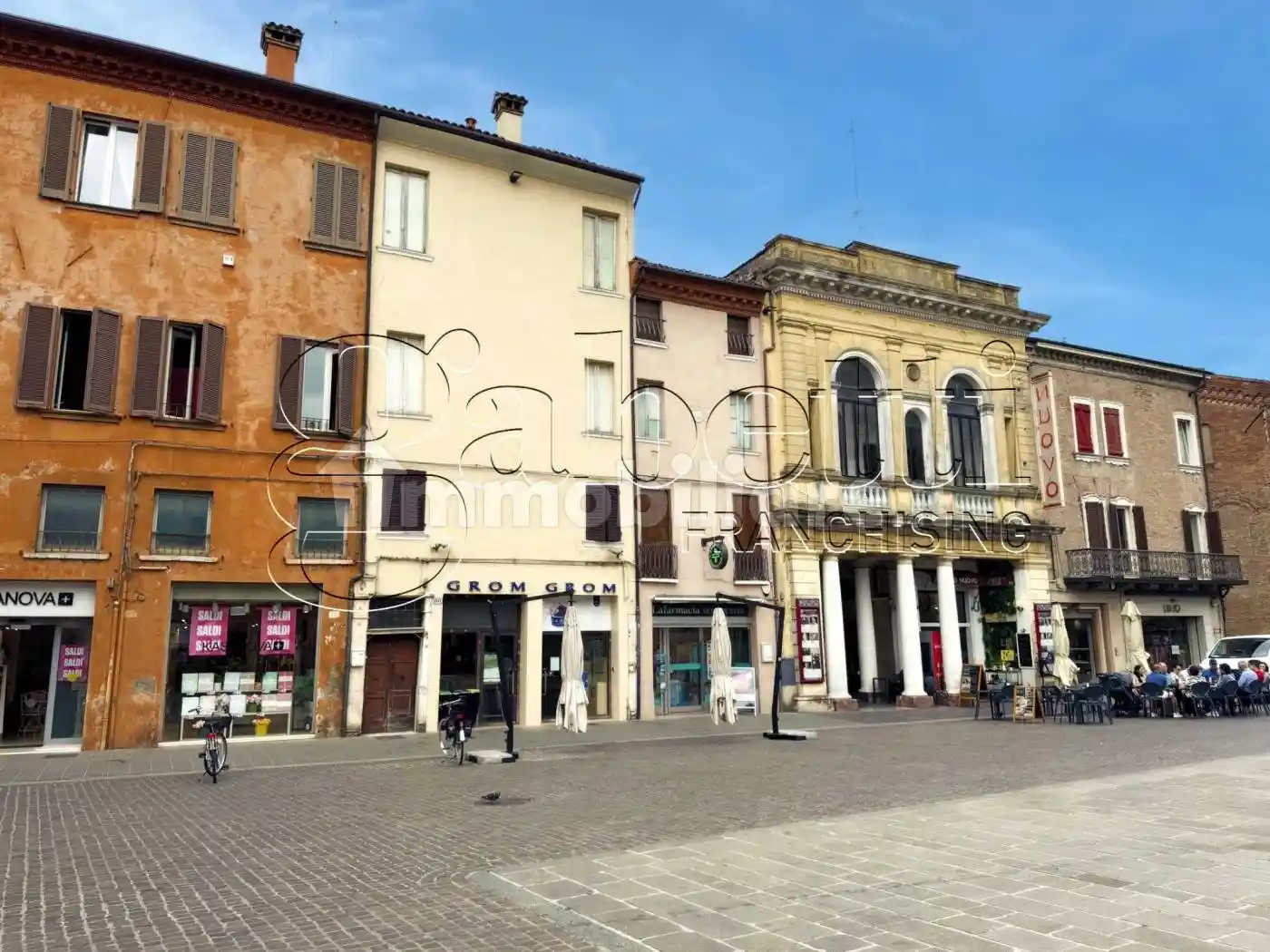 Palazzo - Edificio in vendita a Ferrara