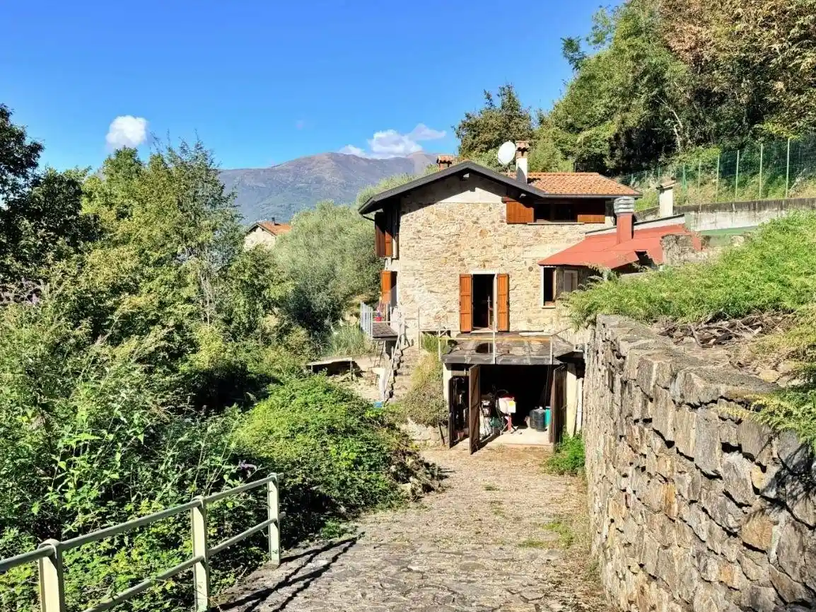 Casa indipendente in vendita a Bellano