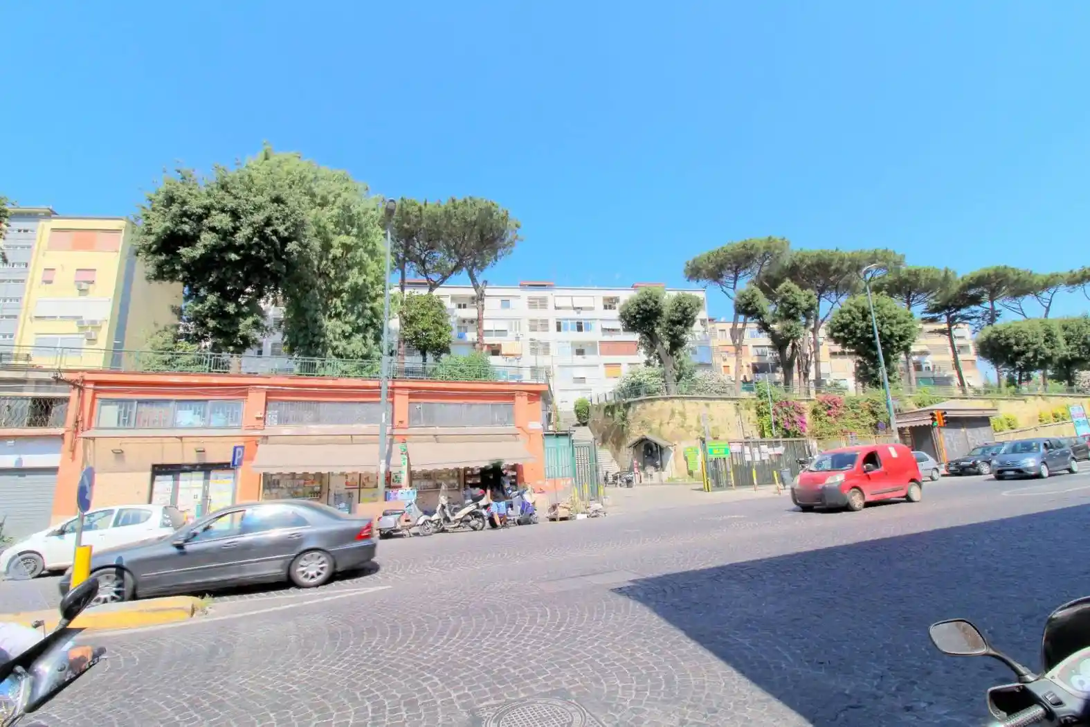 Appartamento in vendita a Napoli