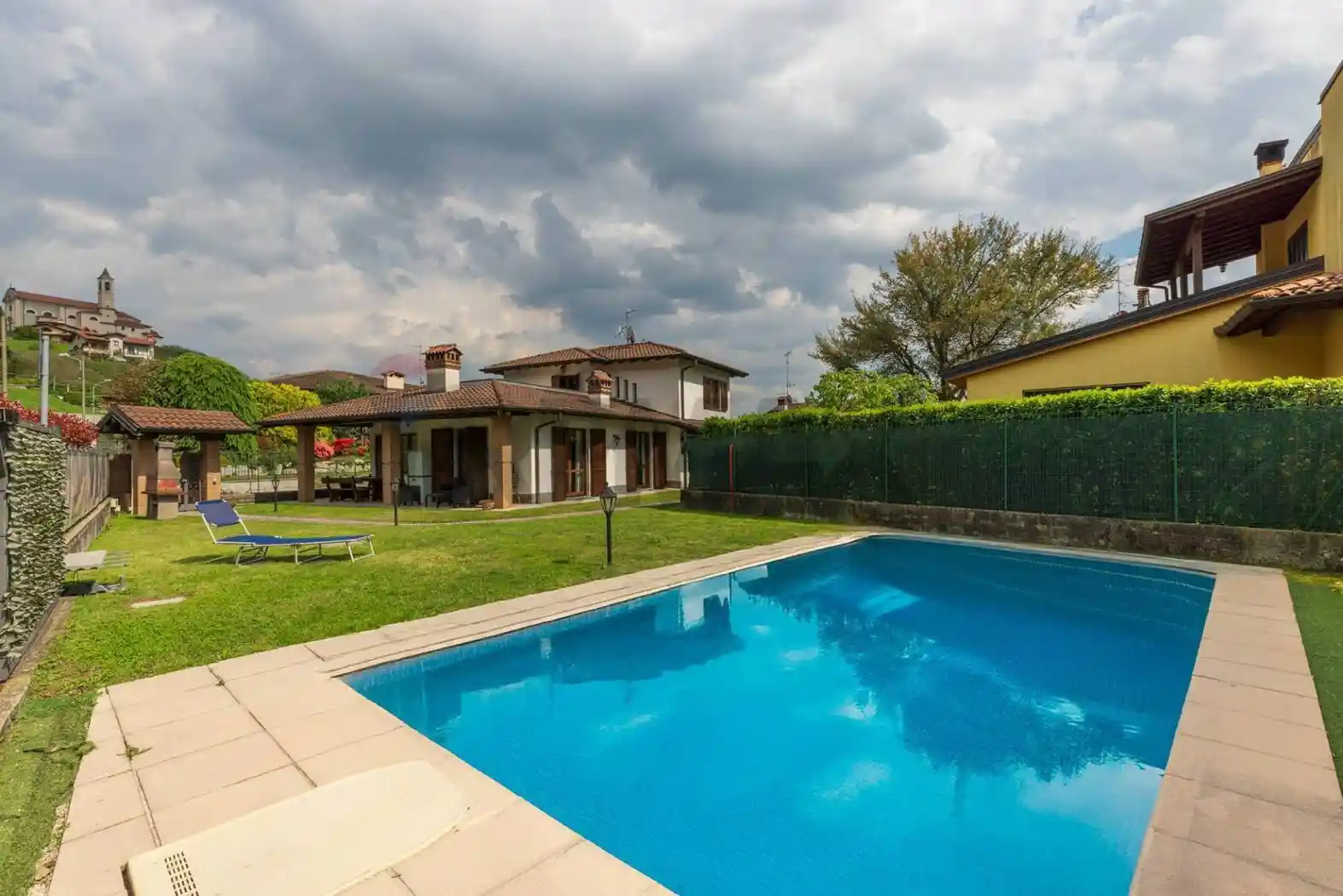 Villa in vendita a Caravate