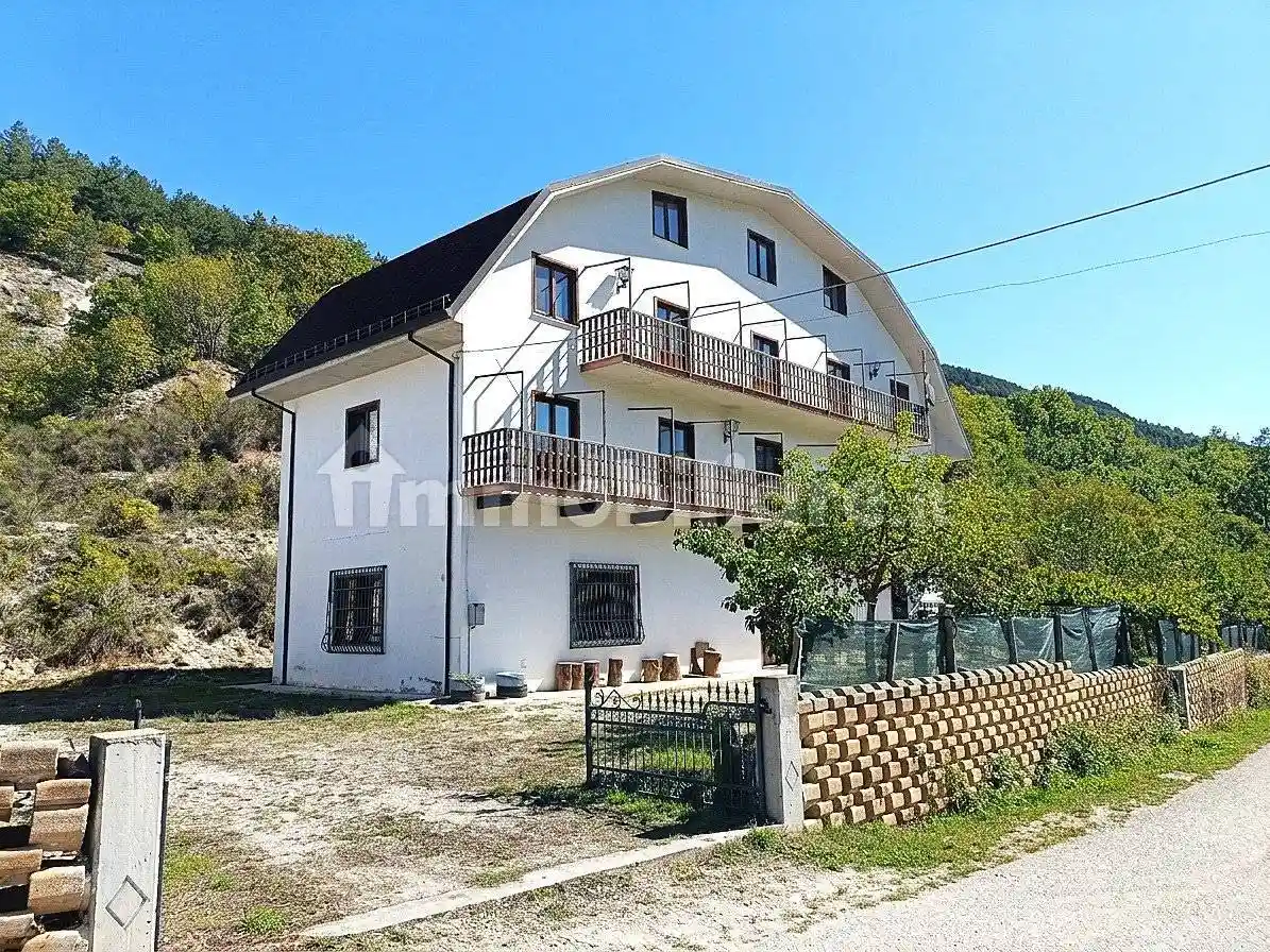 Palazzo - Edificio in vendita a Montereale