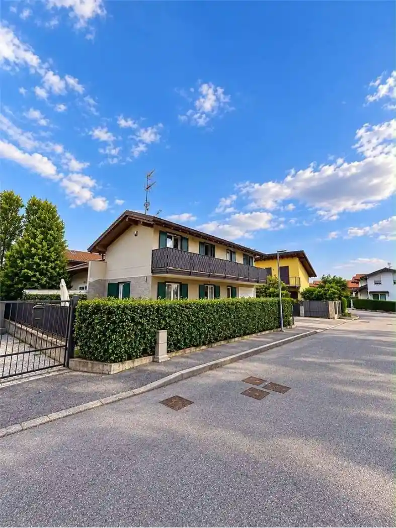 Villa in vendita a Ispra