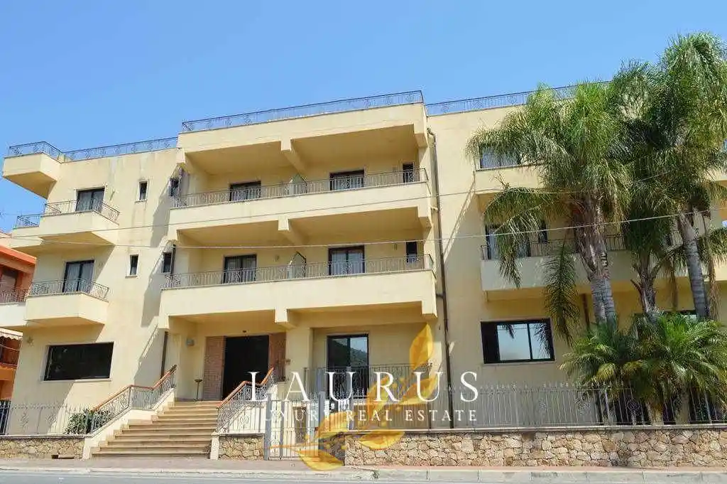 Palazzo - Edificio in affitto a Falcone